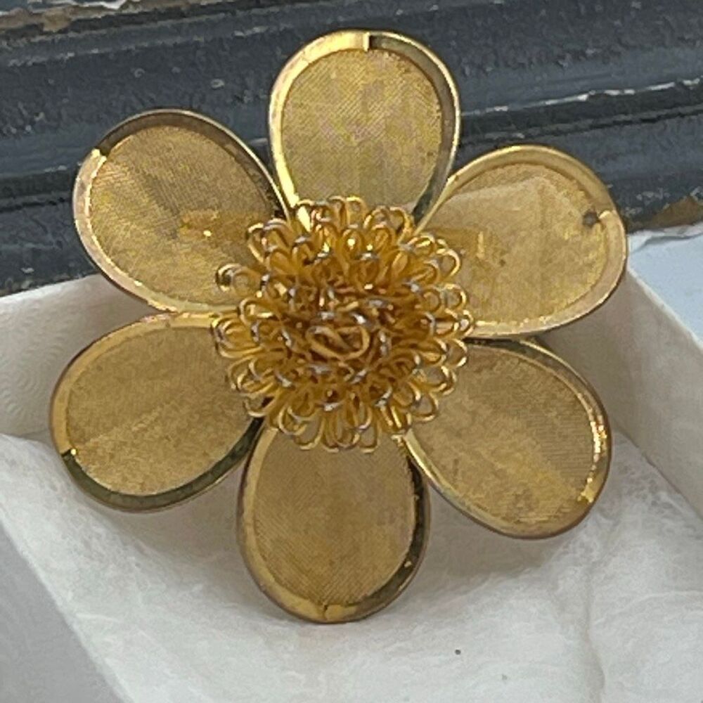 Vintage mesh looped wire flower brooch goldtone.
